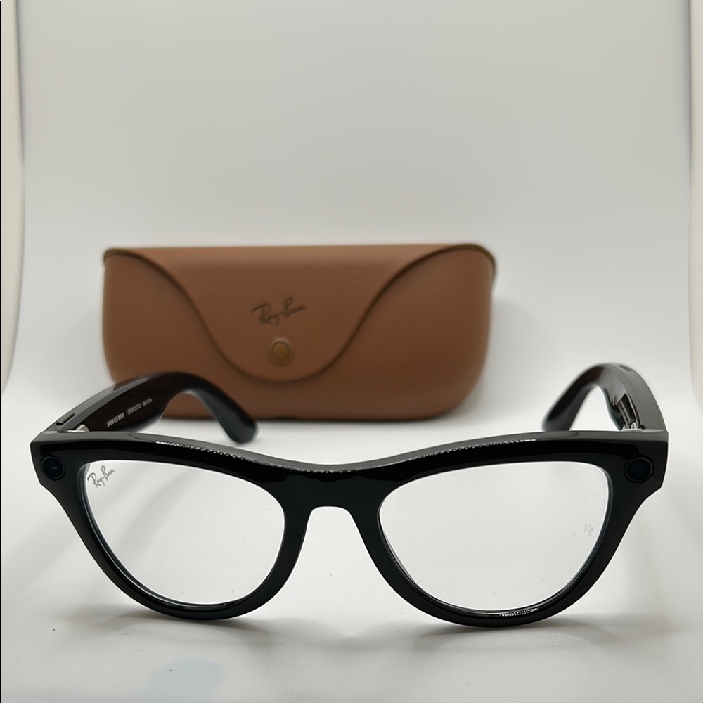Ray-Ban META Skyler Black Eyewear with Brown Case